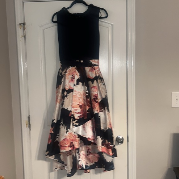 SLNY FLORAL NAVY COCKTAIL DRESS - Picture 5 of 9